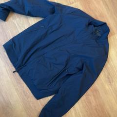 Chaqueta, segundo informou De Amsterdamse Zomer usando iLost