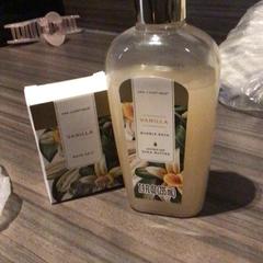 Flera objekt zoutbad en Shea butter, rapporterat av Van der Valk Hotel Zwolle med iLost