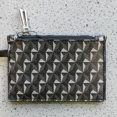 Pénztárca - Tokanou, amint azt Centraal magazijn az iLost segítségével jelentette.