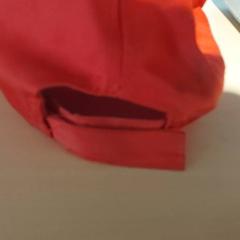 Kleding - Pet, ha sido reportado por Centraal magazijn con iLost