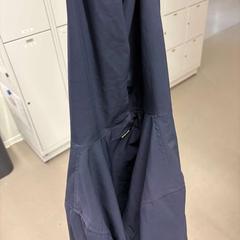 السترة donker blauw، كما تم الإبلاغ عنه بواسطة Padualaan 99 عبر iLost