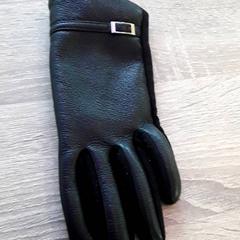 Luva, como reportado por EBS Tramplein utilizando o iLost