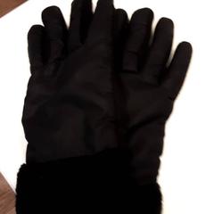 手袋 がiLostで Qbuzz ZHN によって報告されました