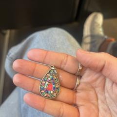 Multicolored drop earring, iLost'a bildirildiği gibi