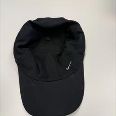 Gorra Zwart, ha sido reportado por Stad Peer con iLost