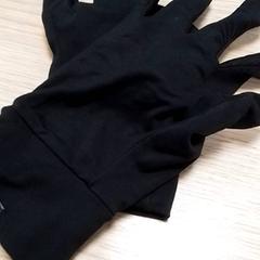 Eskularruak Zwart, gisa salatu by Qbuzz Fryslân iLost erabiliz