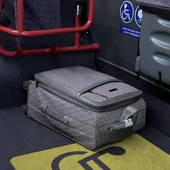 Beige and grey backpack がiLostに報告されました