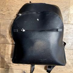 Zwarte rugzak (Montblanc), amint azt az iLostnak jelentették.