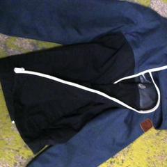 Chaqueta, segundo informou Agence Azalys usando iLost