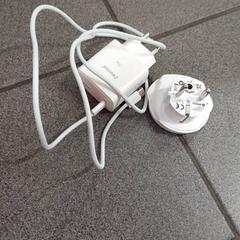 Adattatore & Caricabatterie, come riportato da Inntel Hotels Amsterdam Centre utilizzando iLost