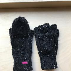 Gloves, zoals gemeld door The Tire Station Hotel met iLost