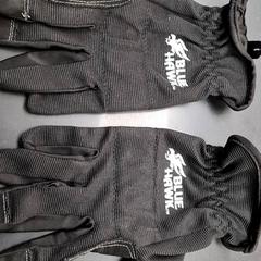 手袋 Black, Blue Hawk がiLostで TU/e - Receptie Vertigo によって報告されました