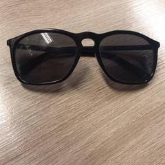 Gafas de sol zwart, ha sido reportado por Libéma Beurzen en Evenementen con iLost