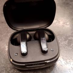 이어팟 Zwart JBL, iLost를 사용하여 Rotterdam The Hague Airport에 보고됨