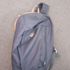 حقائب حمل وحقائب اليد met zwembroek + handdoek، كما تم الإبلاغ عنه بواسطة Regio Limburg - Leuven عبر iLost