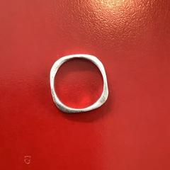 Bague Silver, a été signalé par MEININGER Hotel Berlin Alexanderplatz utilisant iLost