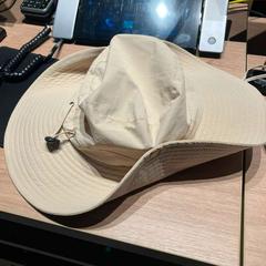 Cappello veige, de playa, come riportato da MEININGER Hotel Barcelona Fira Gran Via utilizzando iLost