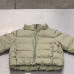 ダウンジャケット, como reportado por IKEA Tokyo-Bay utilizando o iLost