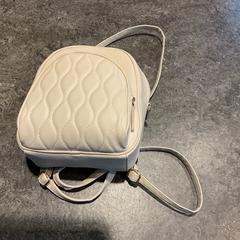 Sac Op naam van nalubega, a été signalé par Gemeente Amsterdam utilisant iLost