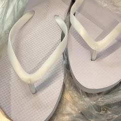 Badslippers White, zoals gemeld door MEININGER Hotel Leipzig Hauptbahnhof met iLost