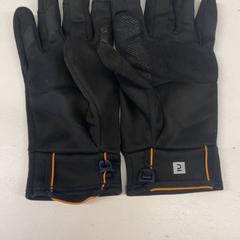 إكسسوارات الملابس handsh، كما تم الإبلاغ عنه بواسطة HTM عبر iLost