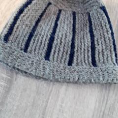 Gorro Grijs/donkeblauwe streep, segons ha informat EBS Tramplein mitjançant iLost