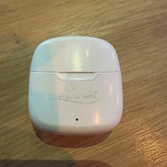 İLost kullanarak MEININGER Hotel Köln West tarafından bildirildiği gibi Earphones & Bluetooth white, brand Paradies