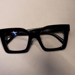 Glasses, as reported by Qbuzz ZHN using iLost