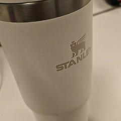 Botella de agua Gebruiksporen, ha sido reportado por Vrije Universiteit Amsterdam con iLost