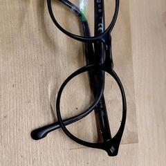 Lentes, segundo informou IKEA Strasbourg usando iLost