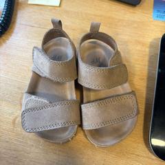 Kids' shoes Bruin H&M, as reported by Hortus using iLost