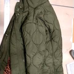 Casaco Groen, Next merk, como reportado por IKEA Zwolle utilizando o iLost