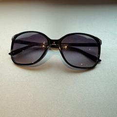 Gafas de sol, segundo informou Madurodam usando iLost