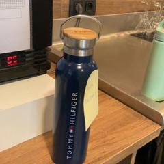 Bouteille Gourde deau, a été signalé par MEININGER Hotel Marseille Centre la Joliette utilisant iLost