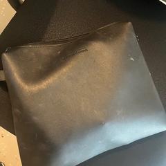 化粧ポーチ がiLostで Room Mate Bruno によって報告されました