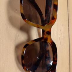 Napszemüveg, amint azt Familie Resort Molenwaard az iLost segítségével jelentette.