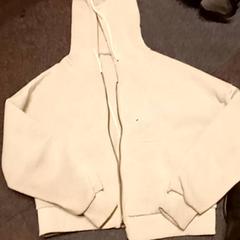 Hoodie, gemeldet von Mövenpick Hotel Amsterdam City Centre über iLost