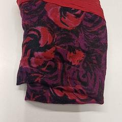 Collaret Violet, noir, rouge, segons ha informat IKEA Clermont Ferrand mitjançant iLost