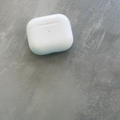 Estuche de airpods, ha sido reportado por RRReis Arriva Achterhoek-Rivierenland con iLost