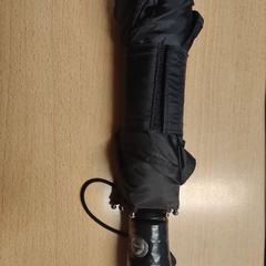 Umbrella Black, som rapportert av The Dominican ved bruk av iLost