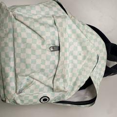 バックパック wit en lichtgroene vierkantjes がiLostで Centraal magazijn によって報告されました