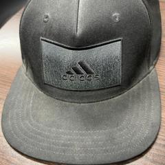 Keps Adidas, rapporterat av Pathé Helmond med iLost