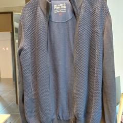 Vest Blauw, Blue Fields, maat M، كما تم الإبلاغ عنه بواسطة Stad Halen عبر iLost