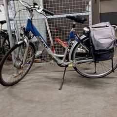 Bicicleta Giant Blauw/zilver met zwarte letters, segundo informou Fietsdepot Hasselt usando iLost