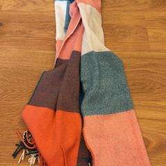 شال، كما تم الإبلاغ عنه بواسطة GVB عبر iLost