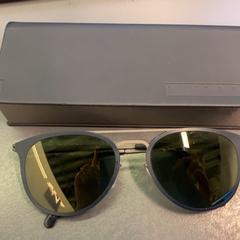 Gafas de sol, segundo informou Eindhoven Airport usando iLost