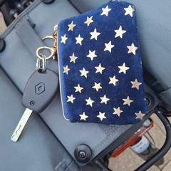 Autosleutel met hoesje met sterren, gerapporteerd met iLost