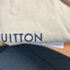 Garmentbag がiLostで Sheraton Brussels Airport Hotel によって報告されました