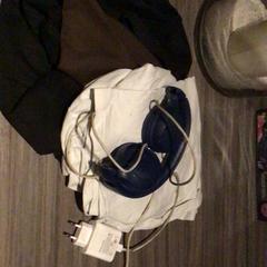 Ruházat, Fejhallgató & Laptop töltő, amint azt Van der Valk Hotel Zwolle az iLost segítségével jelentette.