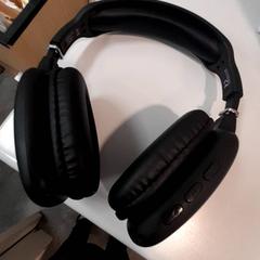Auriculars Zwart, segons ha informat Qbuzz DMG mitjançant iLost